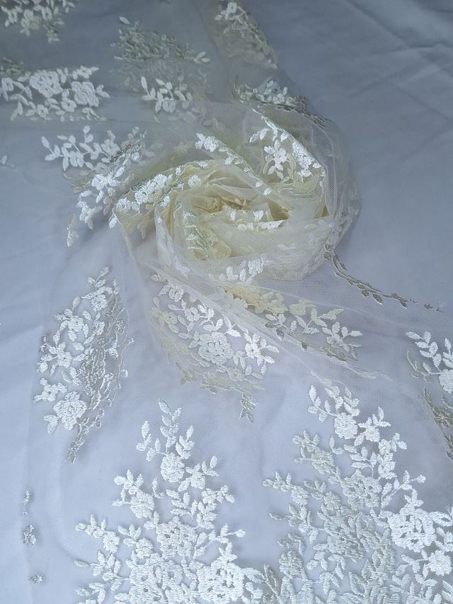 Tul bordado color hueso A954, ideal para vestidos de noche de boda y de XV años