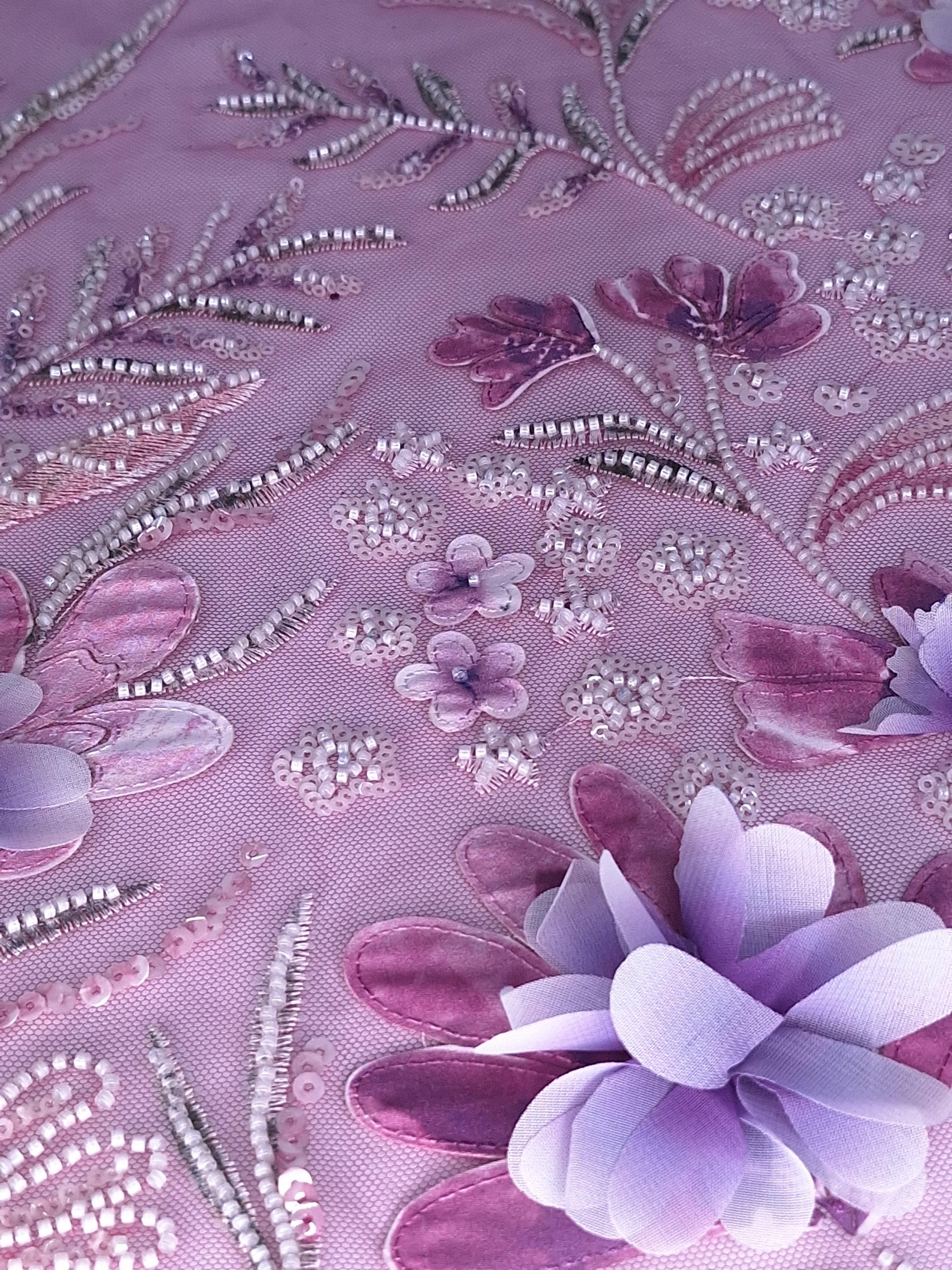 Tul bordado color morado uva H150 ideal para vestidos de noche de boda y de XV años