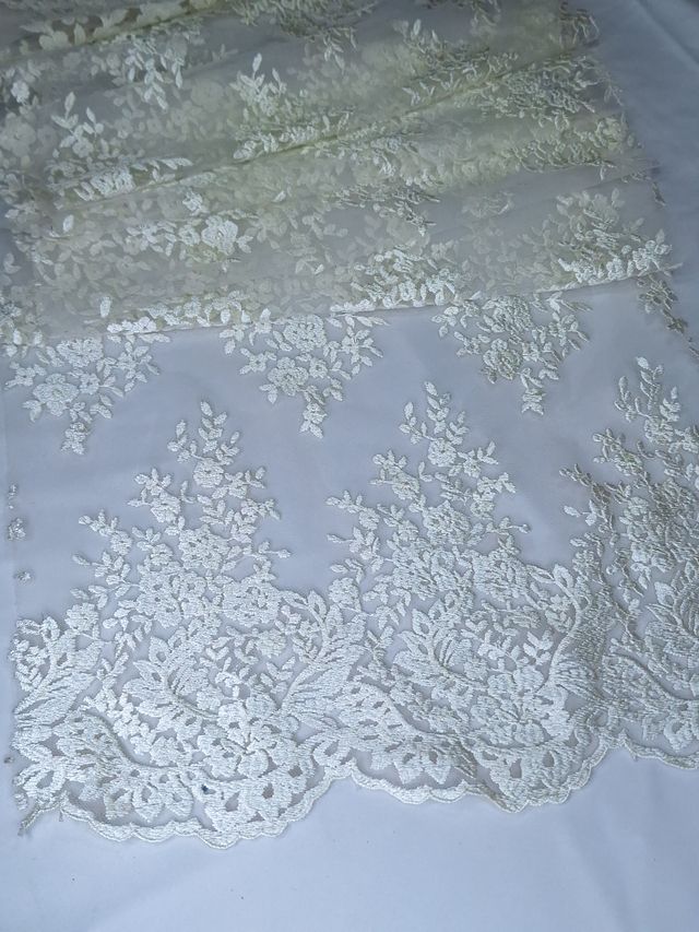 Tul bordado color hueso A954, ideal para vestidos de noche de boda y de XV años