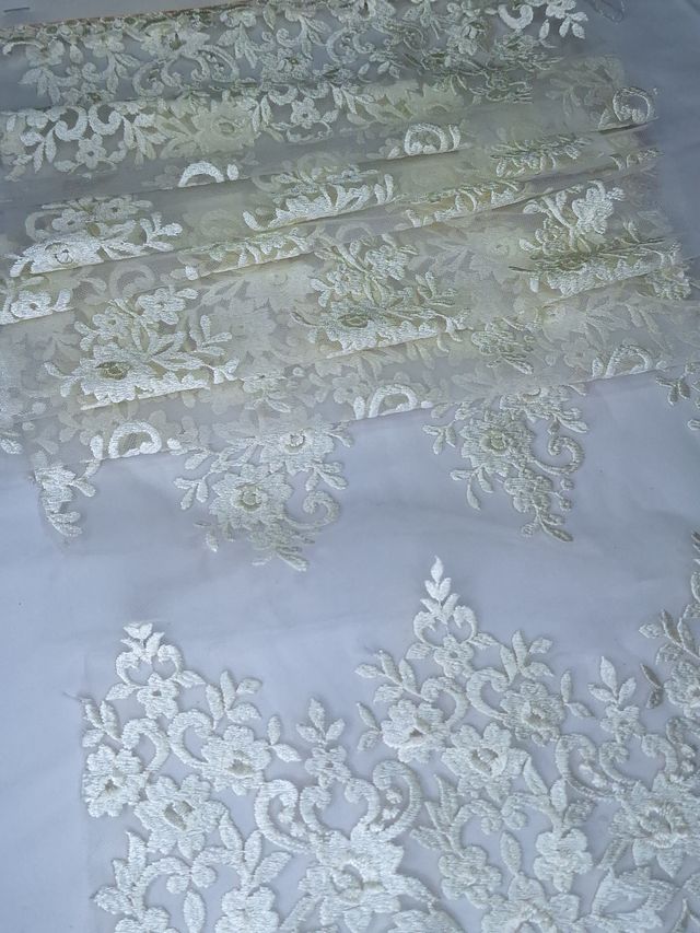 Tul bordado color hueso A955, ideal para vestidos de noche de boda y de XV años