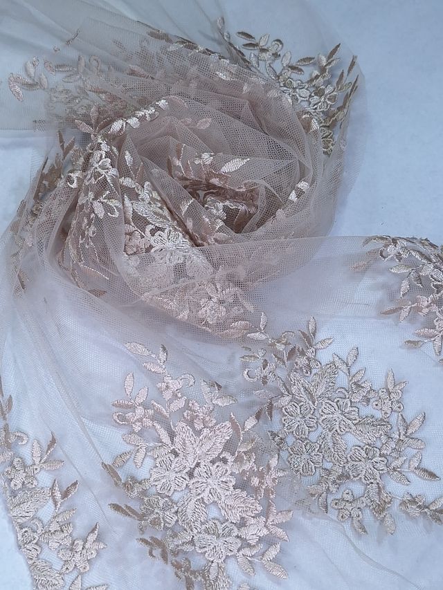 Tul bordado color nude A956, ideal para vestidos de noche de boda y de ceremonia