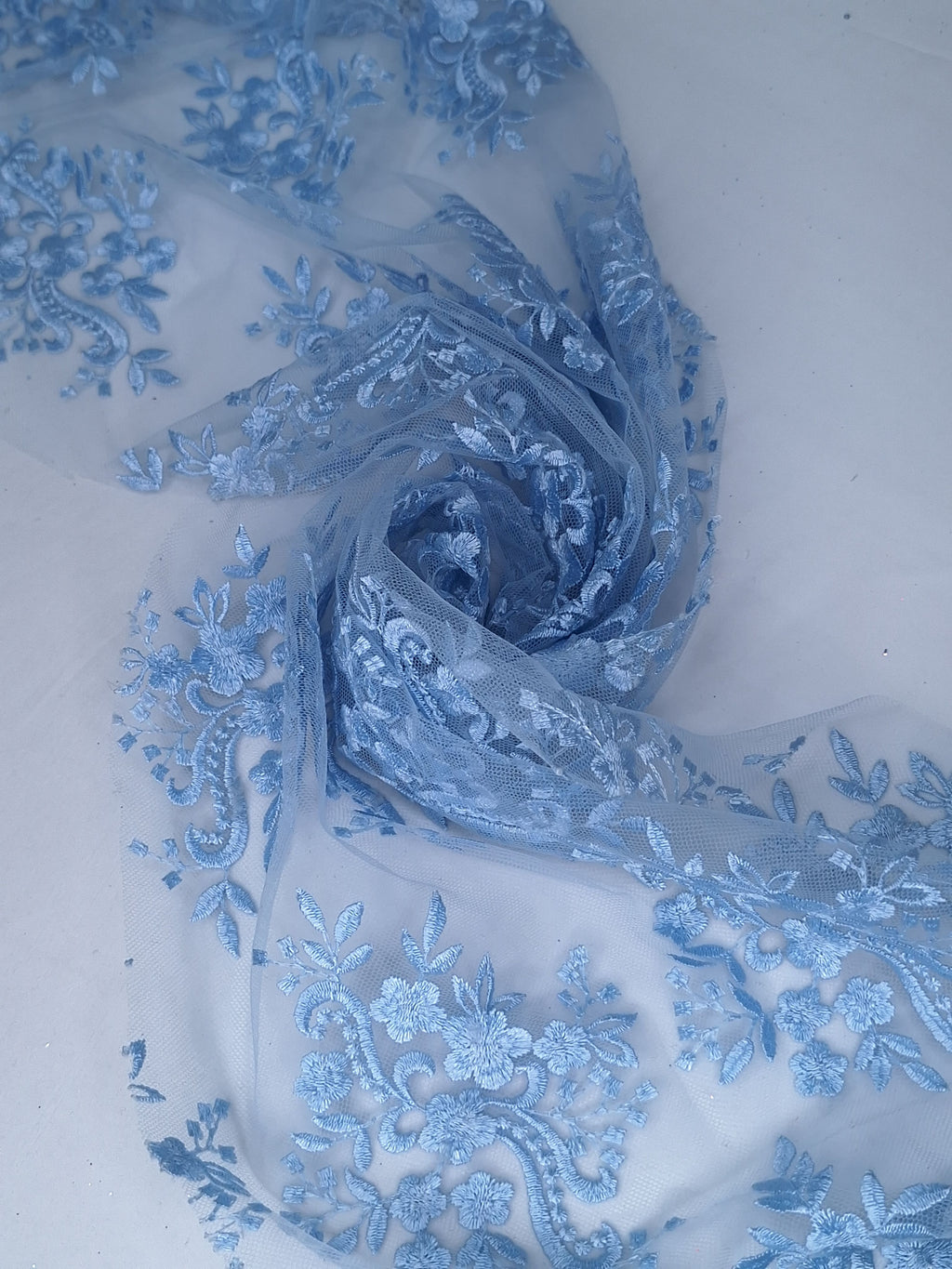 Tul bordado color cielo A837, ideal para vestidos de noche de boda y de XV años