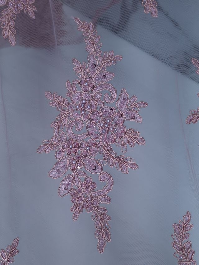 tul bordado color palo de Rosa A948, ideal para vestidos de noche de boda y de xv años