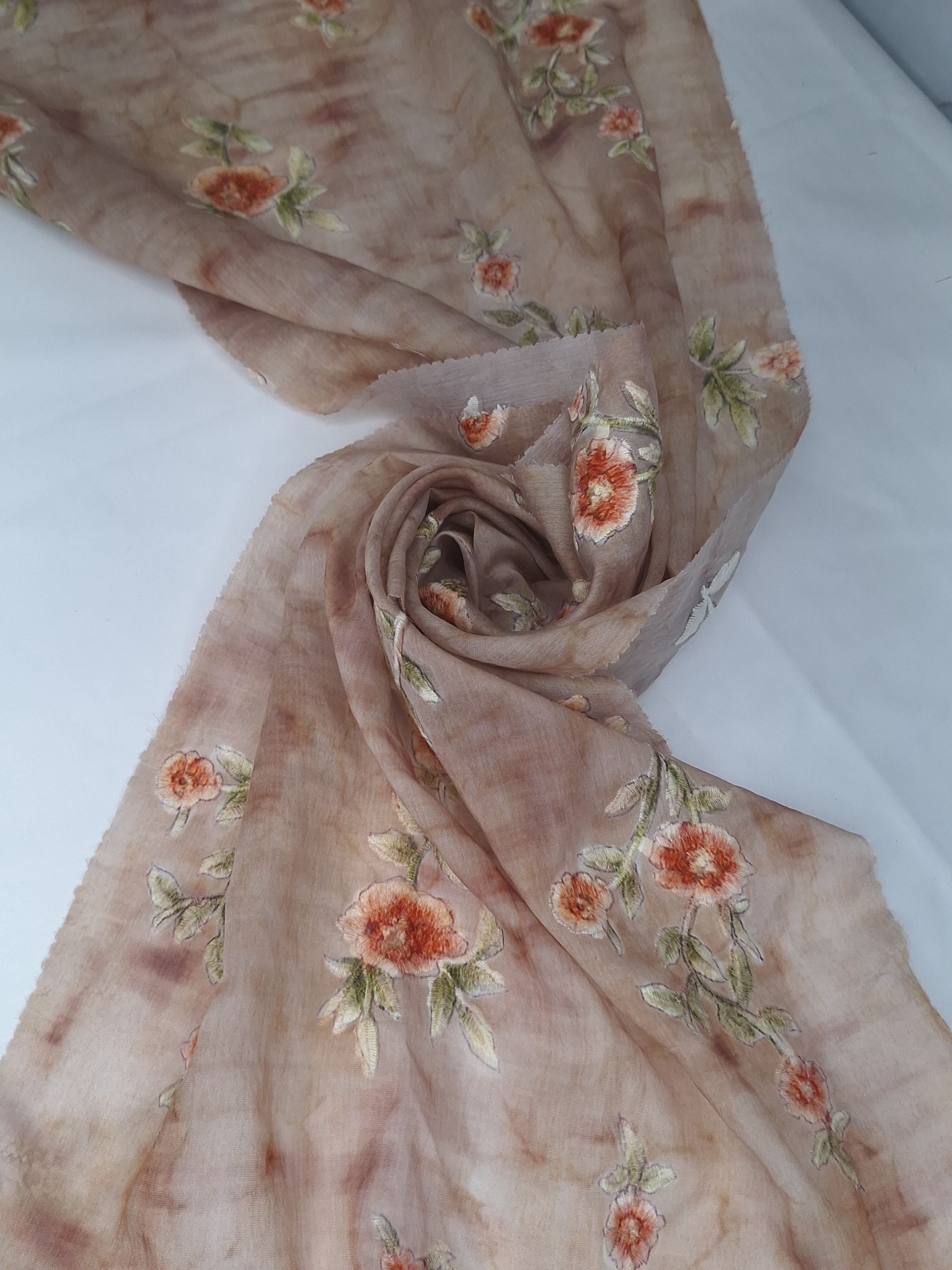 Tul bordado color cafe H184, ideal para vestidos de noche de boda y de XV años