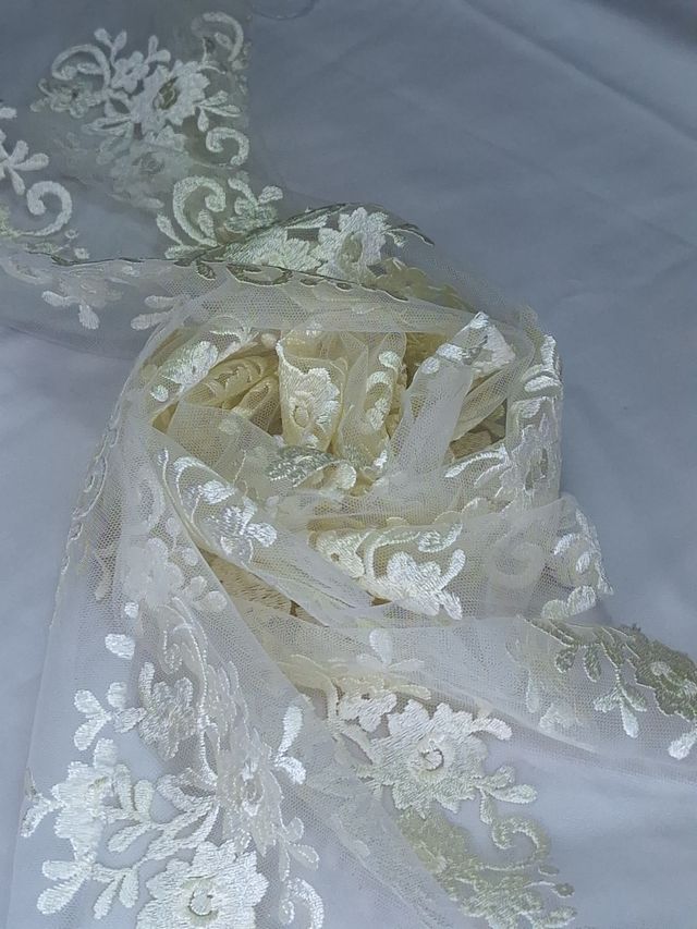 Tul bordado color hueso A955, ideal para vestidos de noche de boda y de XV años