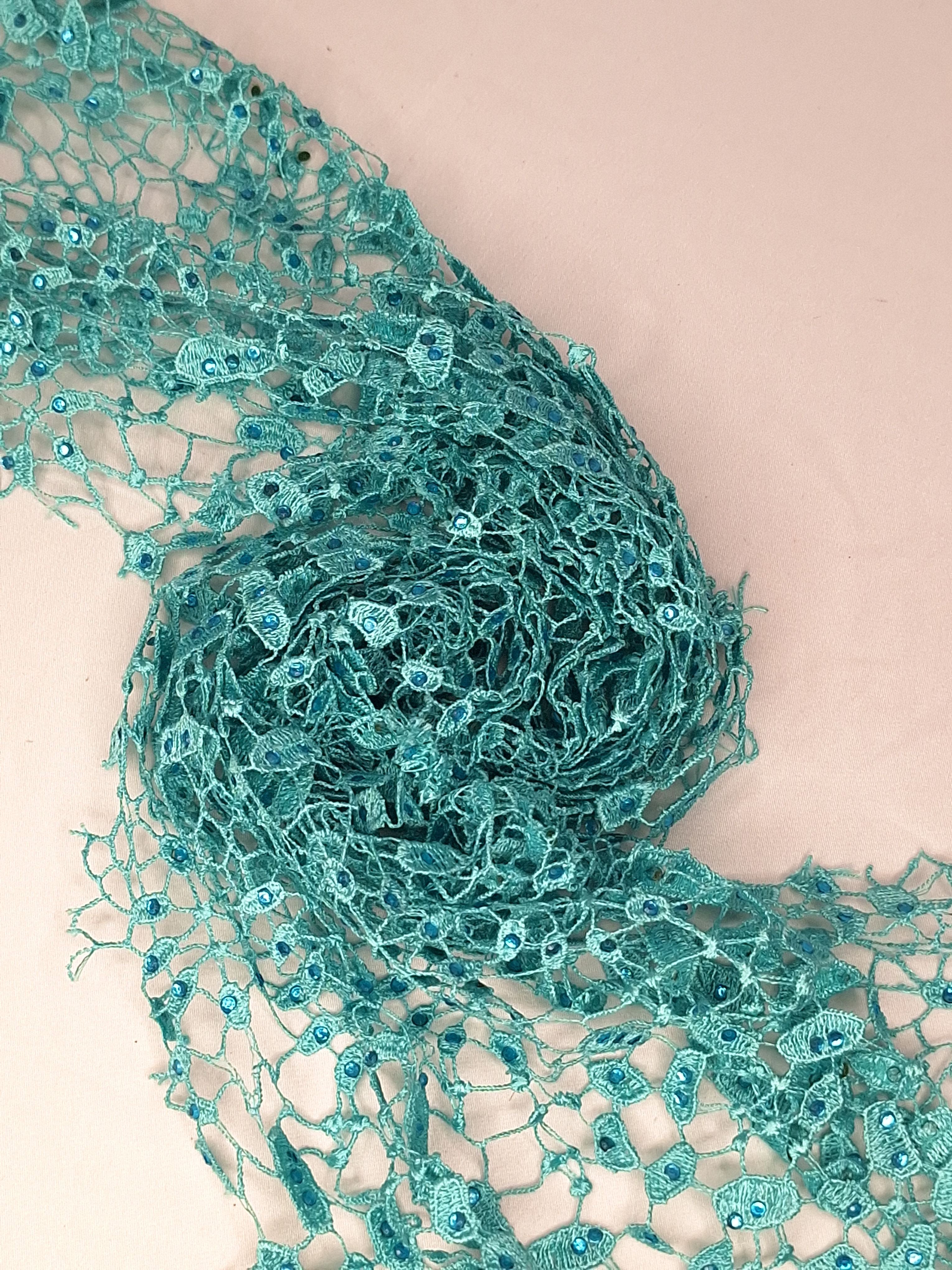 Tul bordado color menta A241, ideal para vestidos de noche de boda y de XV años