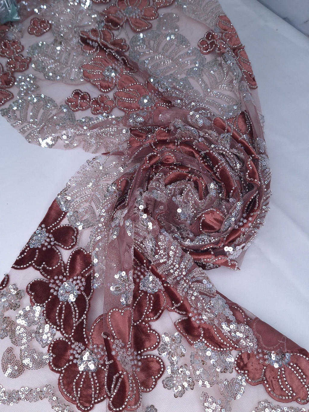 Tul bordado color ladrillo H234, ideal para vestidos de noche de boda y de XV años