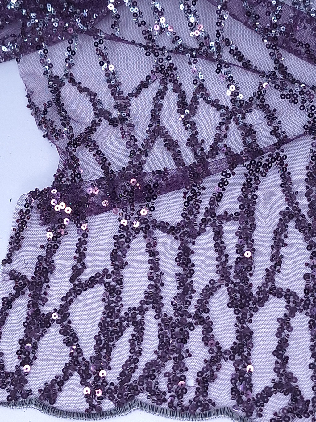 Tul bordado color Lila Uva A942, ideal para vestidos de noche de boda y de XV años