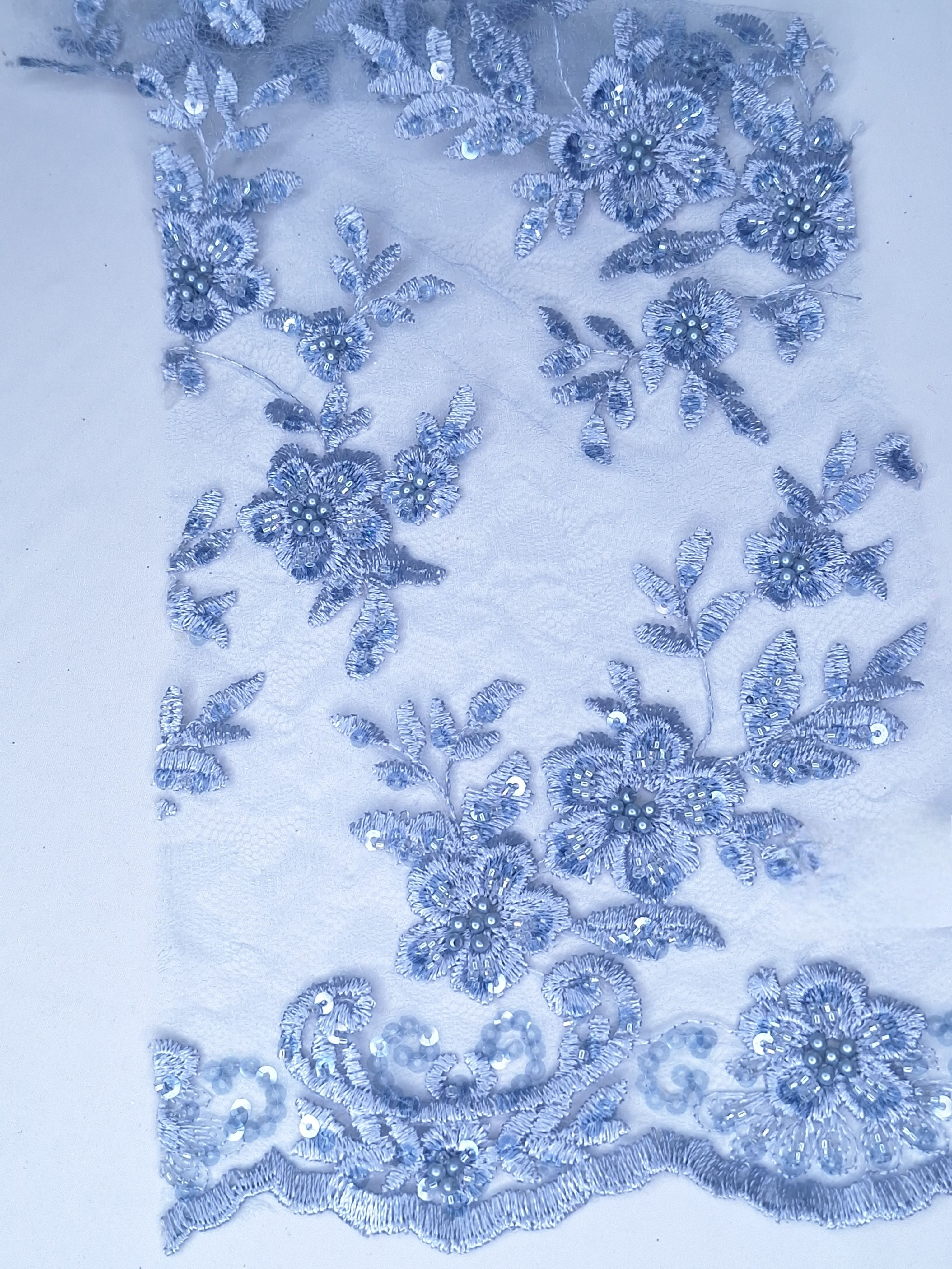 Tul bordado color cielo  H162, ideal para vestidos de noche de boda y de XV años