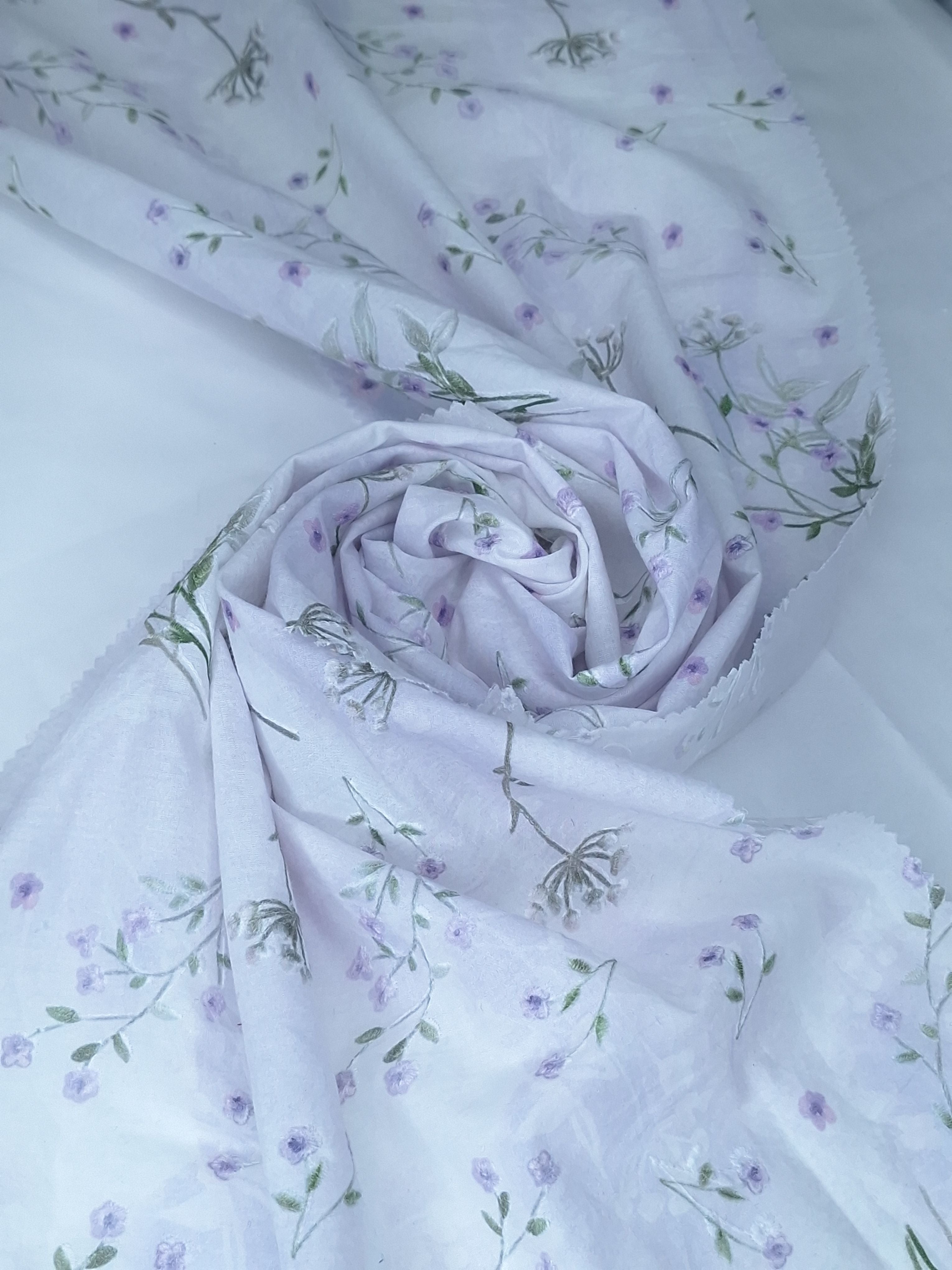 Tul bordado color Lila H183, ideal para vestidos de noche de boda y de XV años