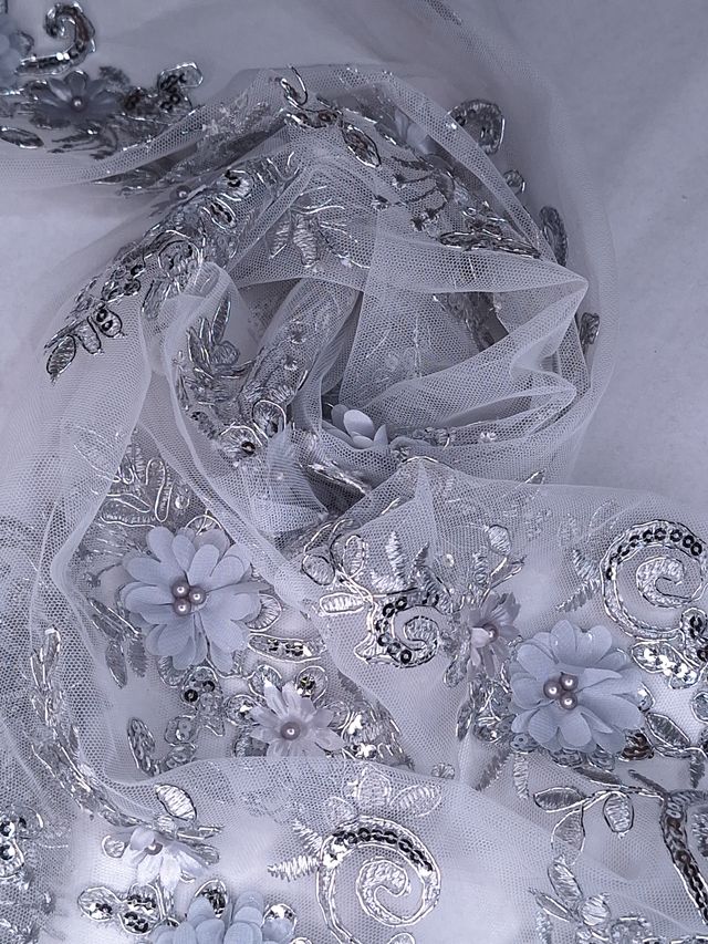 Tul bordado color plata H164, ideal para vestidos de noche de boda y de XV años