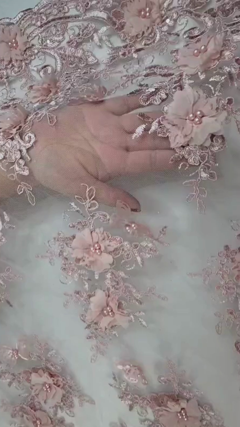 Tul Bordado Con Perlas, Lentejuelas, Mariposas y Flores 3D - HH275