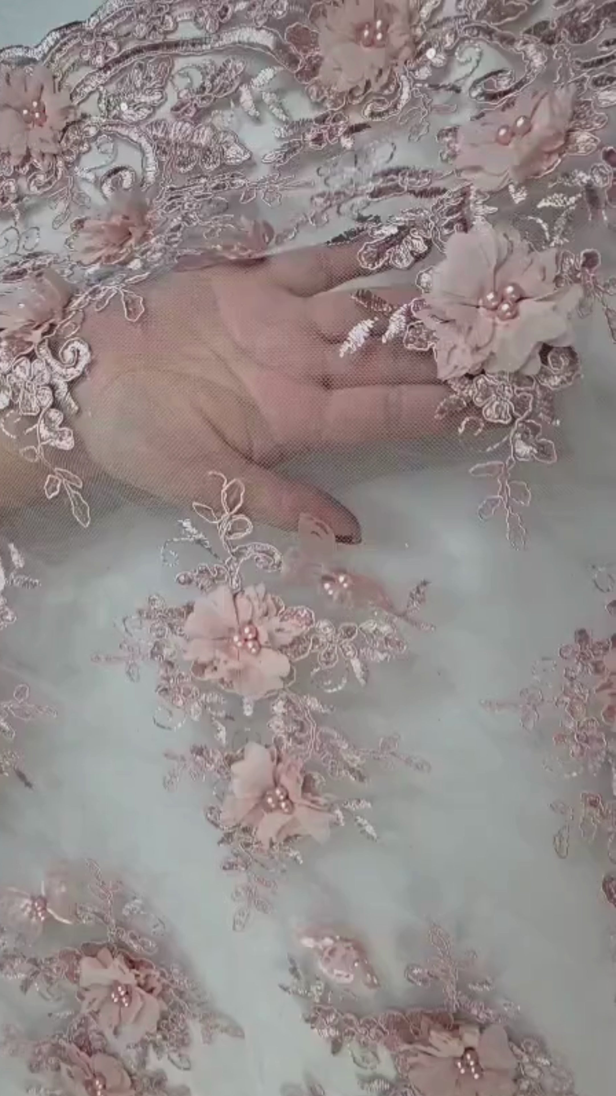 Tul Bordado Con Perlas, Lentejuelas, Mariposas y Flores 3D - HH275