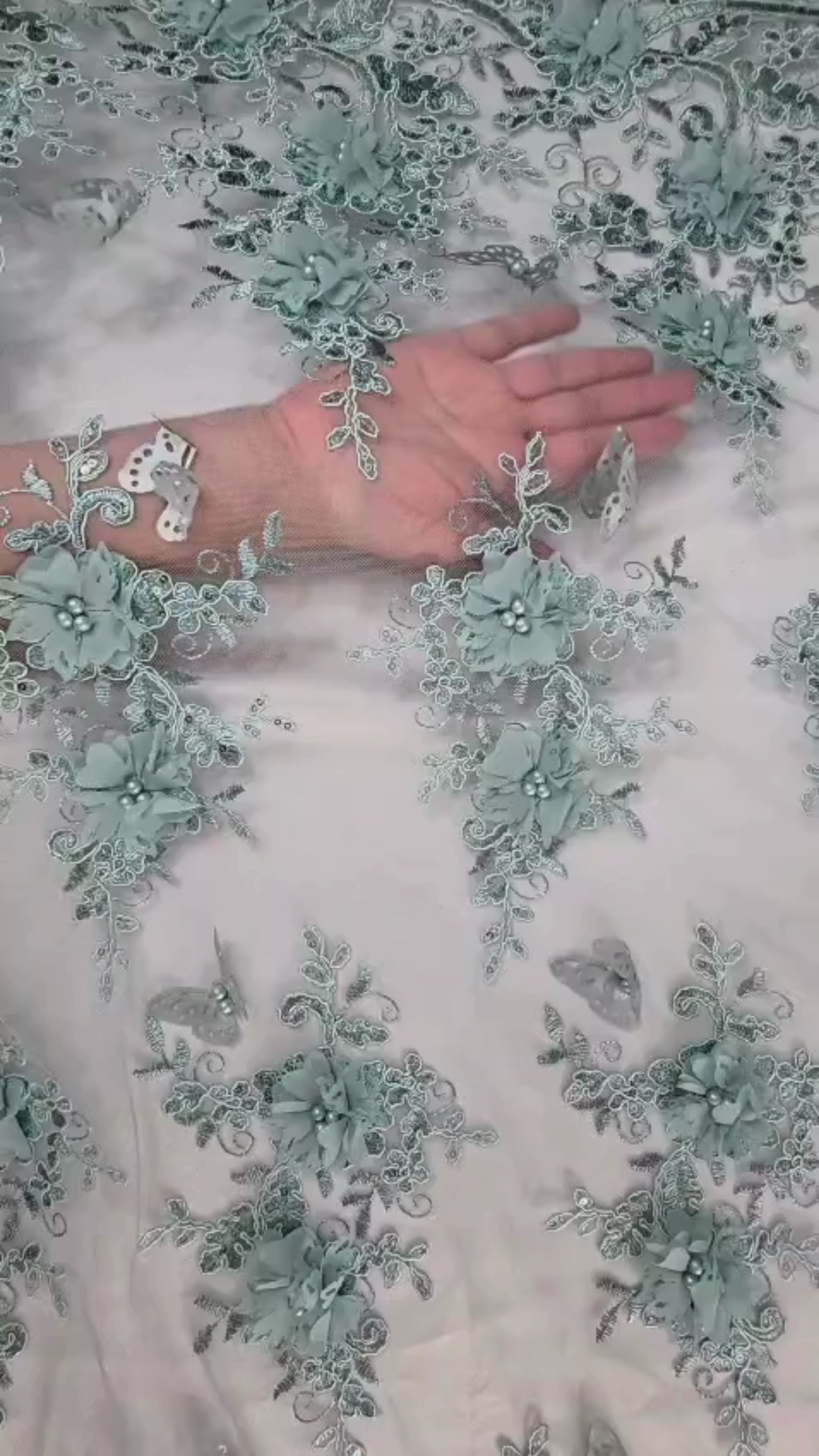 Tul Bordado Con Perlas, Lentejuelas, Mariposas y Flores 3D - HH275