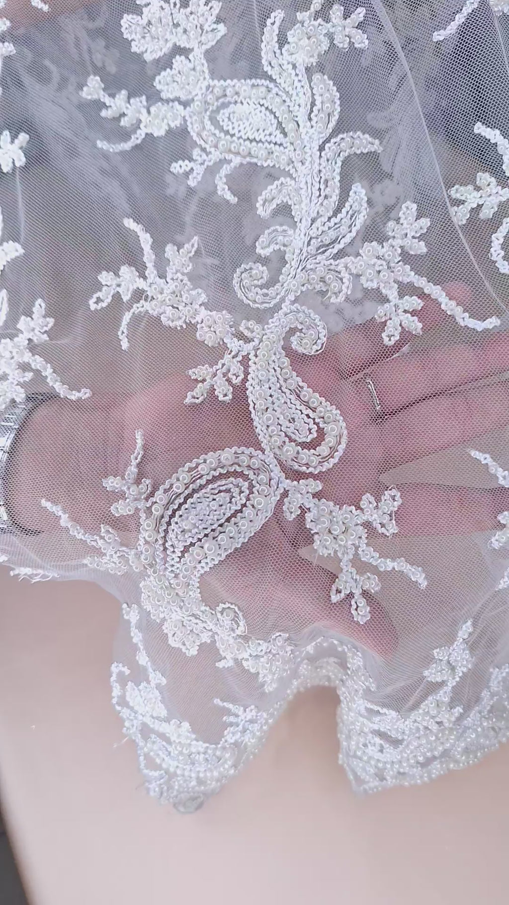 Tul bordado color hueso A884, ideal para vestidos de noche de boda y de XV años