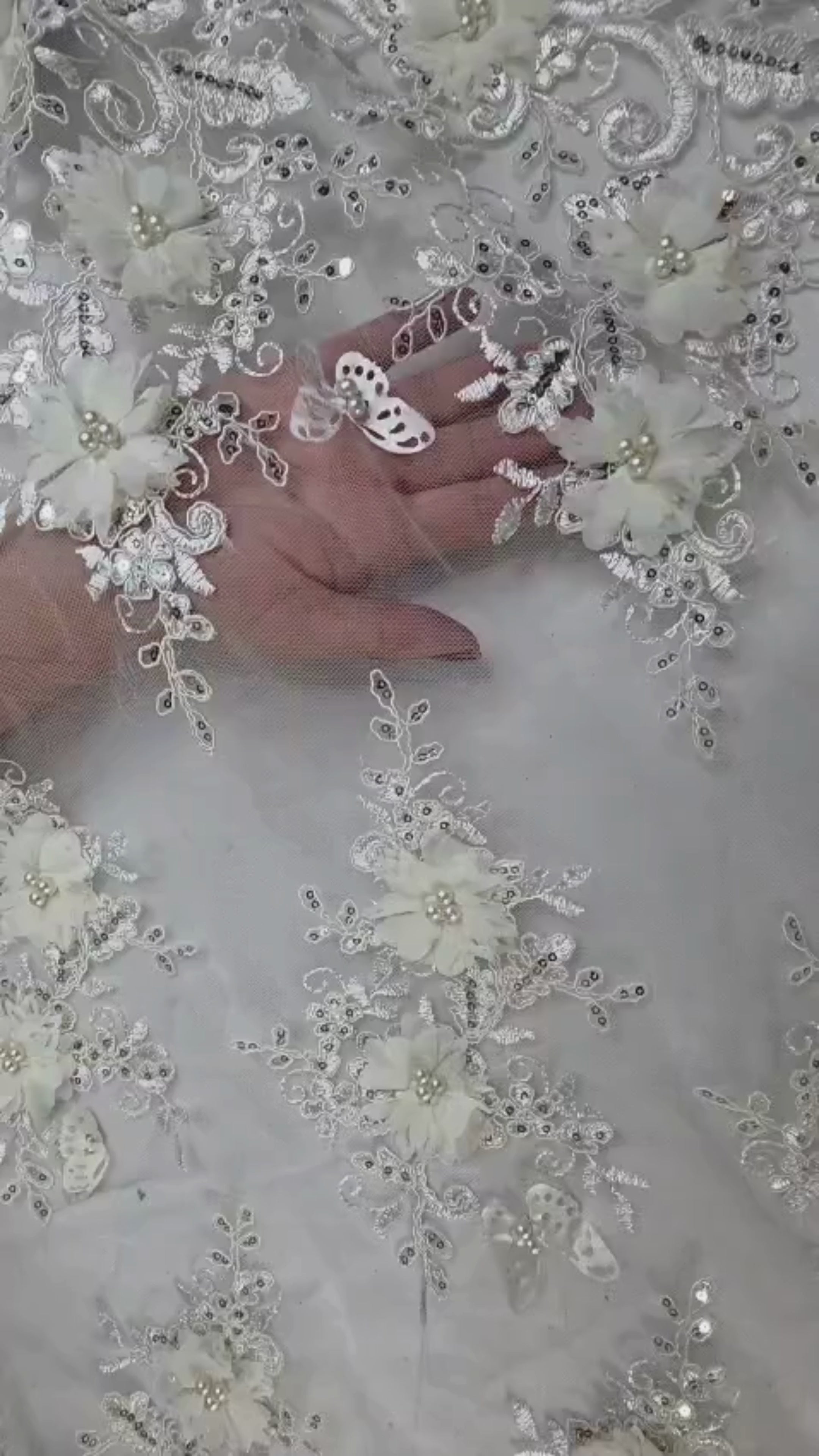 Tul Bordado Con Perlas, Lentejuelas, Mariposas y Flores 3D - HH275