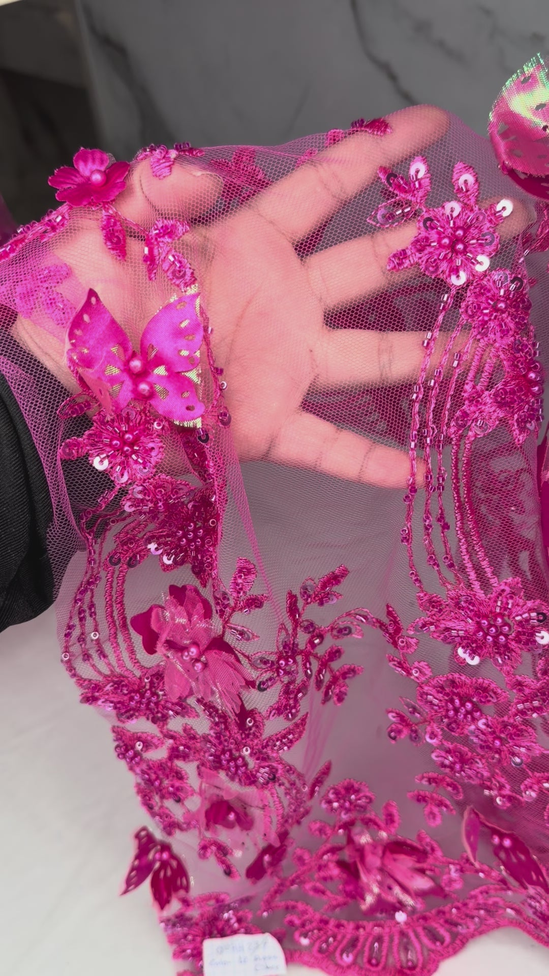 Tul bordado con lentejuela, canutillo y flor y mariposa 3d en tornasol hh237