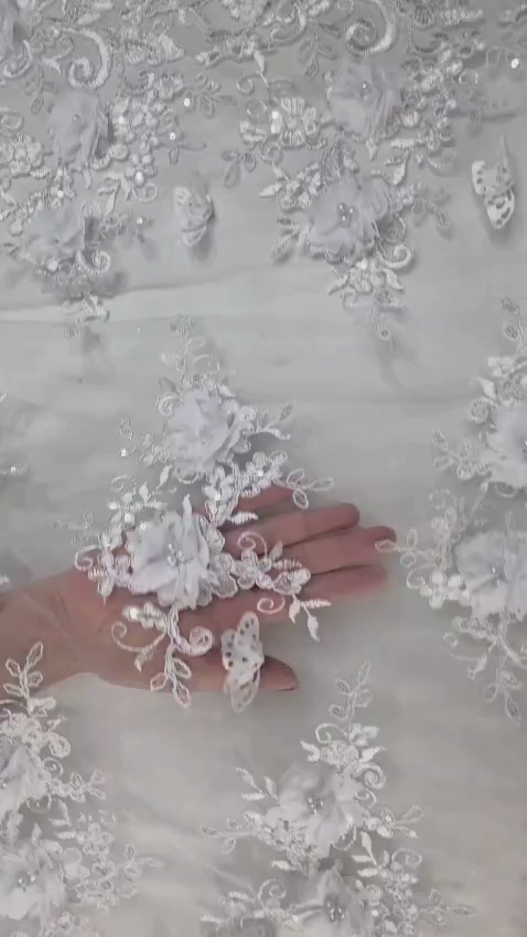 Tul Bordado Con Perlas, Lentejuelas, Mariposas y Flores 3D - HH275