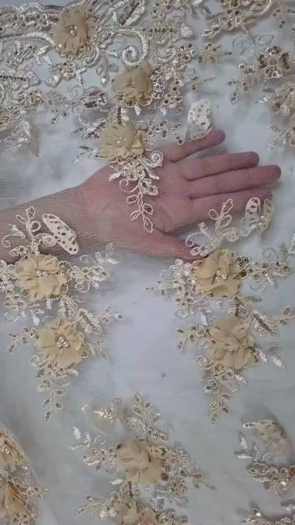 Tul Bordado Con Perlas, Lentejuelas, Mariposas y Flores 3D - HH275